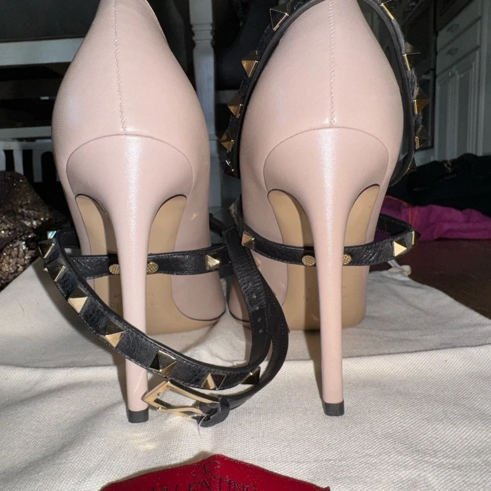 Valentino Rockstud Heels - Black and Tan - Picture 5 of 7